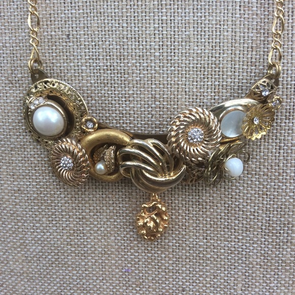 Assemblage necklace with vintage pieces - Picture 2 of 4